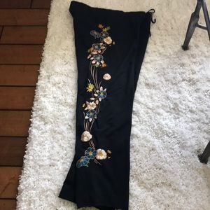 Lucky brand embroidered sweats in good condition
